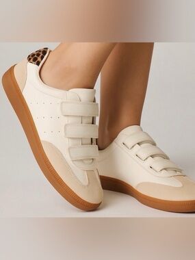 NWOT Dolce Vita Women’s Quick Casual Sneakers/Multi-Strap Closure - Size 8.5